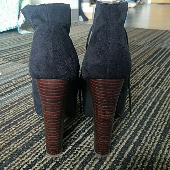 Black platform heels - Picture 2 of 2